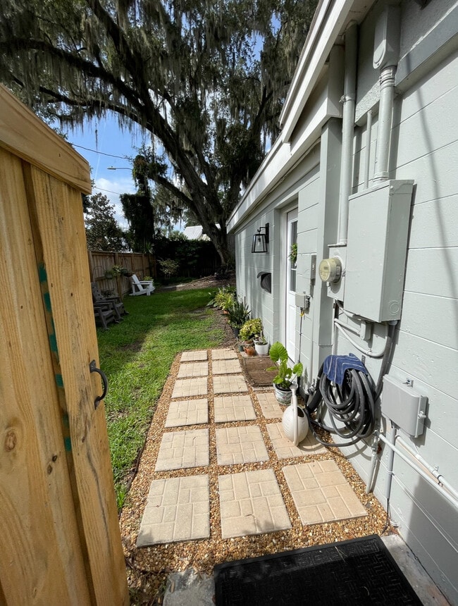 Private Entrance - 1430 Lake Weldona Dr