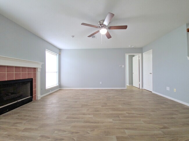 Building Photo - 4805 E Columbary Dr