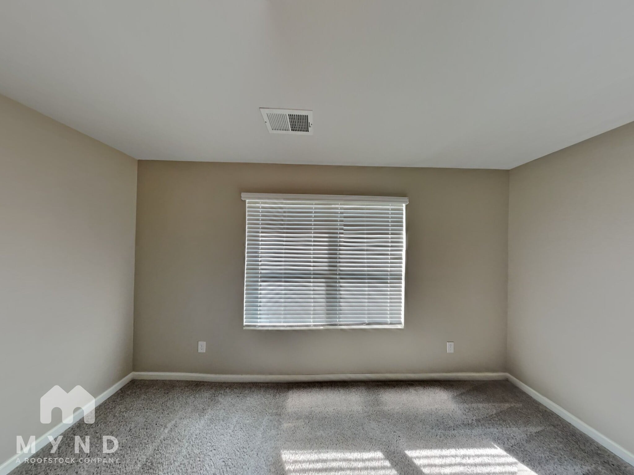 Building Photo - 245 Americana Dr