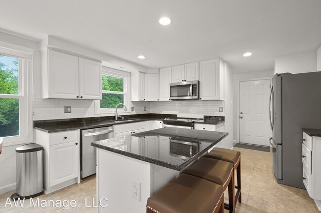 Building Photo - 4 br, 3.5 bath House - 14817 Soft Wind Dr