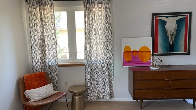 Building Photo - 2871 Loma Pl