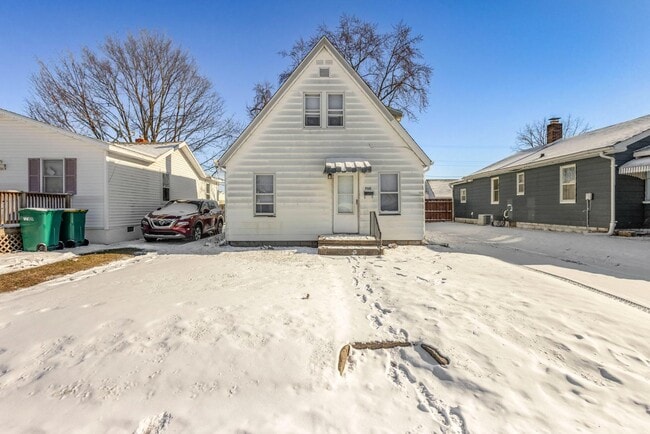 Primary Photo - 910 Reddick St