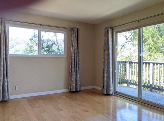 Building Photo - 105 Ascot Ct