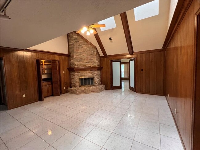 Building Photo - 8210 Hollyleaf Dr