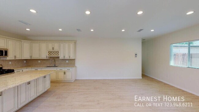 Building Photo - 7252 Glade Ave