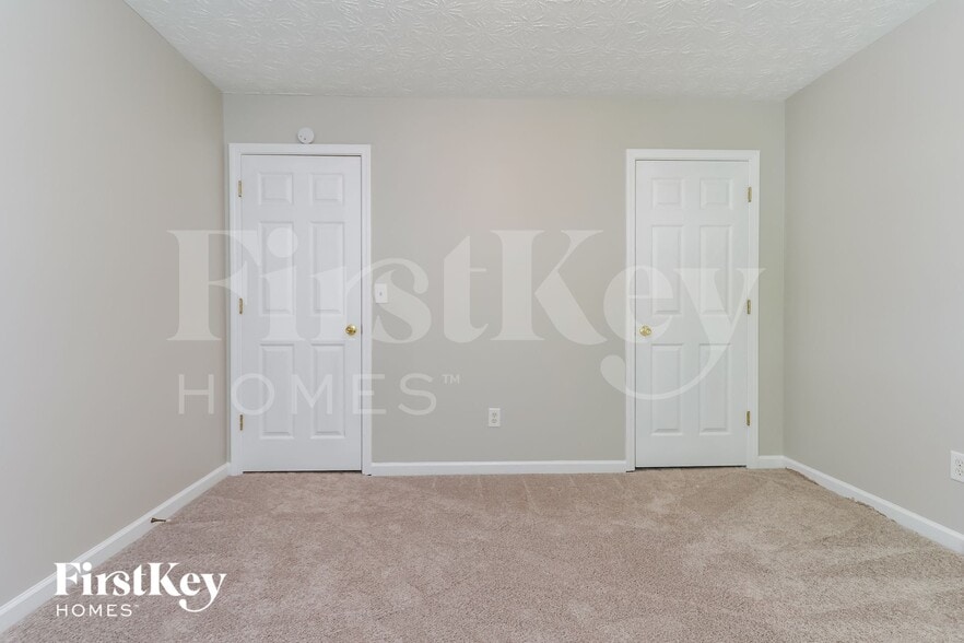 Building Photo - 745 Somerset Vale Dr