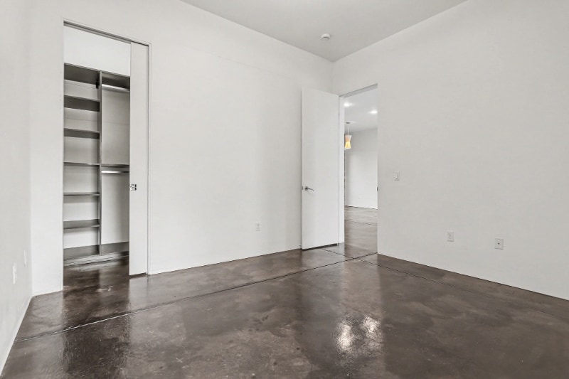 Building Photo - 3425 Louise St