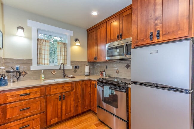 Building Photo - 1345 NW Cumberland Ave