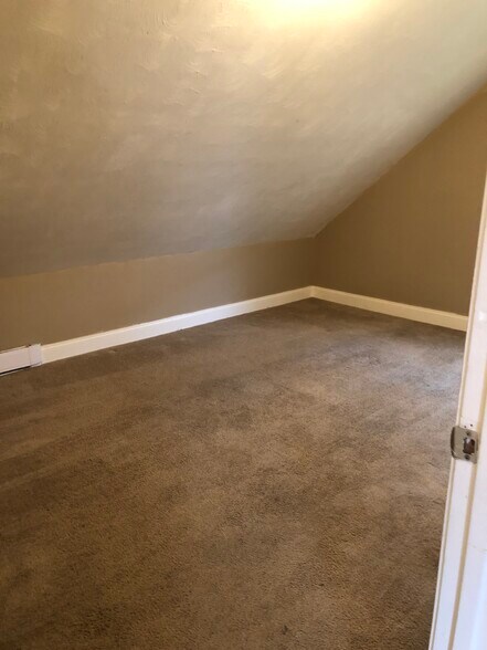 Building Photo - 10 Winsor St