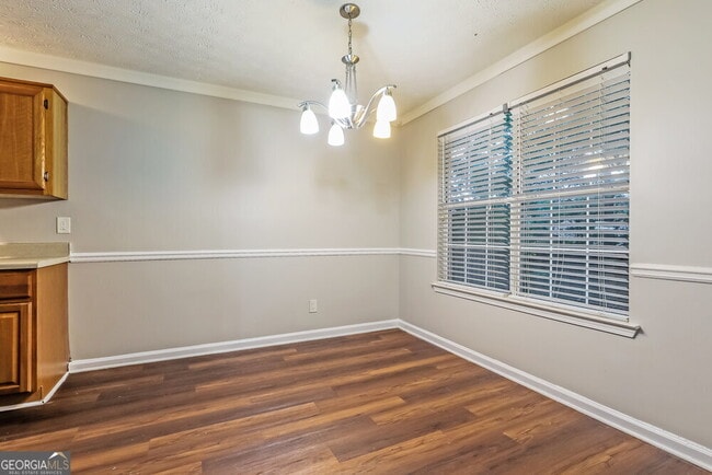 Building Photo - 429 Village Cir