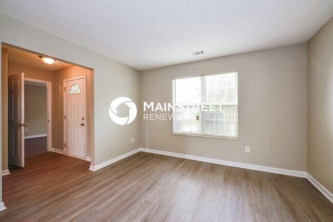 Building Photo - 4 Bedroom Pet-Friendly Home in Lithonia, GA with Main Street Renewal
