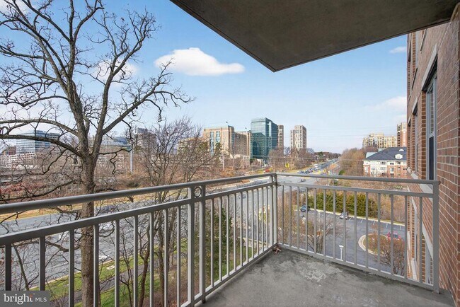 Building Photo - 11800 Sunset Hills Rd