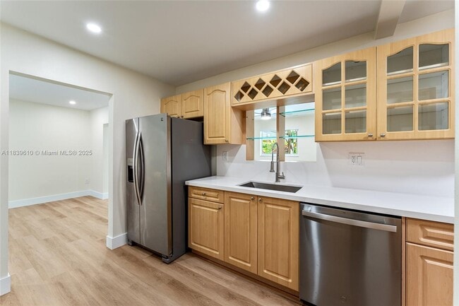 Building Photo - 6731 SW 48th St
