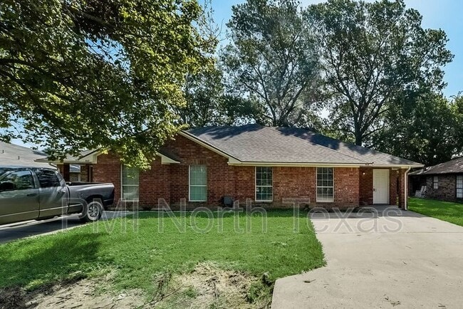 Building Photo - 919 Farmington Rd