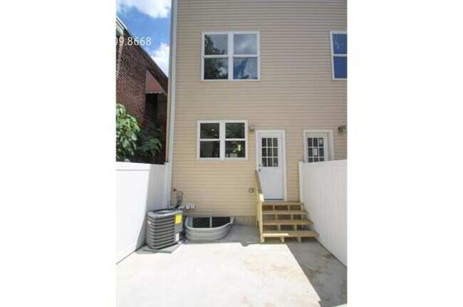 Building Photo - 1252 S 20th St