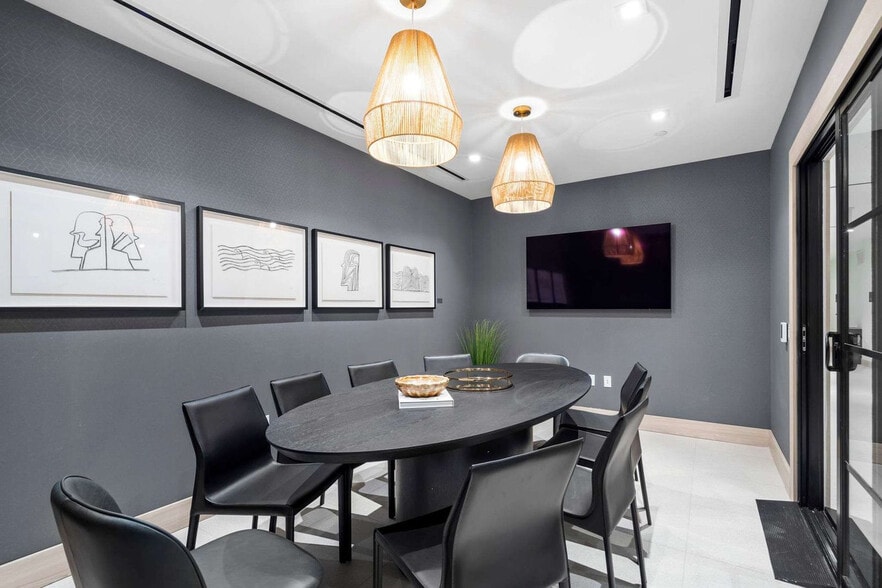 Building Photo - 225 N Miami Ave