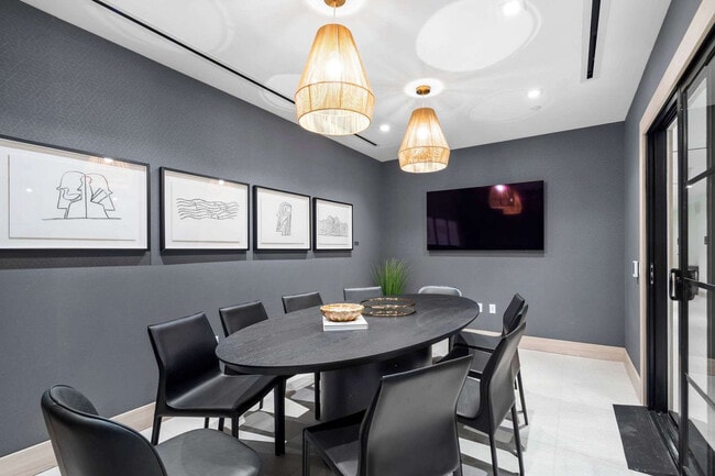 Building Photo - 225 N Miami Ave