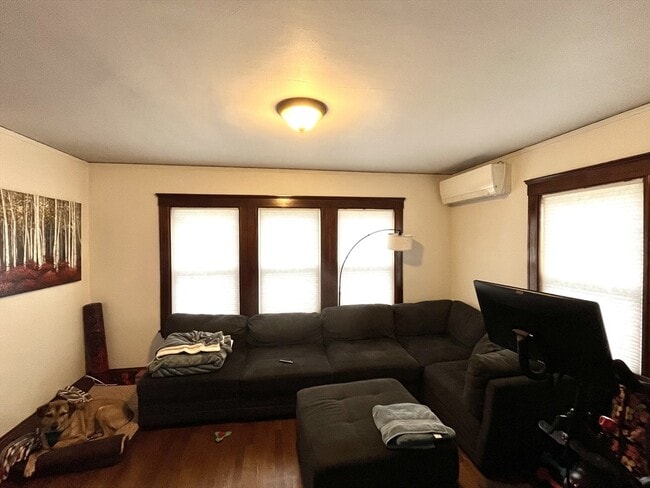 Building Photo - 16-18-18 Oak Hill Rd