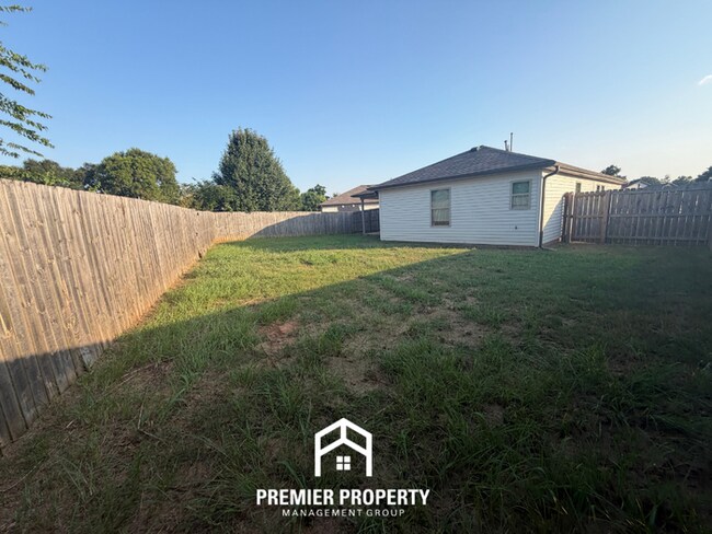 Building Photo - Beautiful 4BR/2BA Tuscaloosa Home | 1,497 Sq Ft, Covered Back Patio & 2-Car Garage