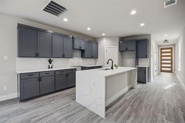 Building Photo - 3703 York St