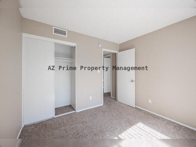 Building Photo - 4260 N 67th Dr