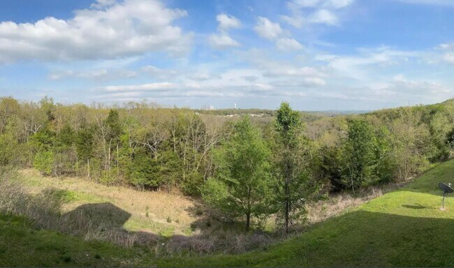 Building Photo - 3 bedroom/2 bath condo unit