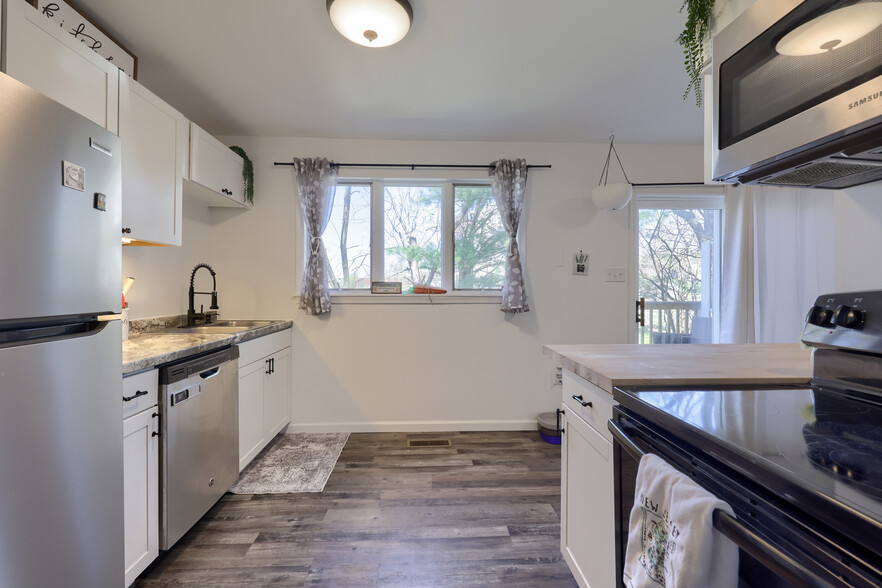 Building Photo - 76 Persian Lilac Dr
