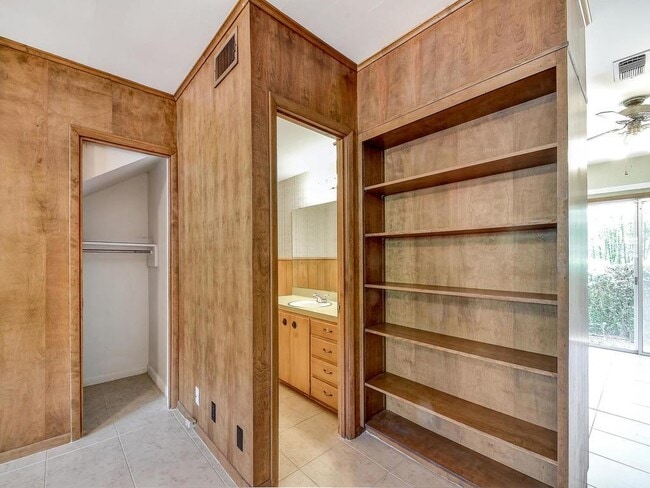 Building Photo - 206 Park Ln