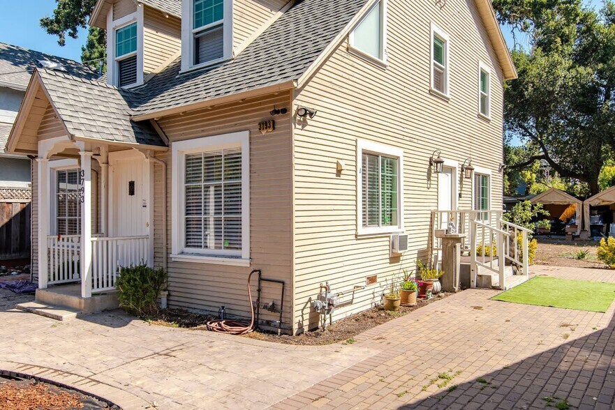 Building Photo - 3793 La Donna Ave
