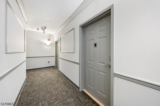 Building Photo - 8915 Bergenwood Ave