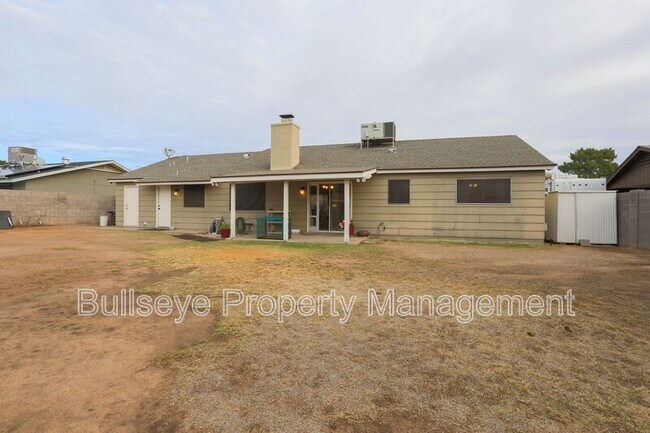 Building Photo - 2845 E Sierra St