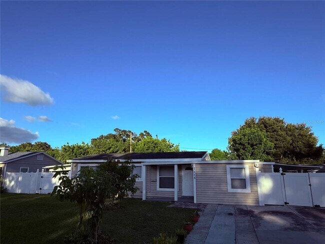 Primary Photo - 7115 Orpine Dr N