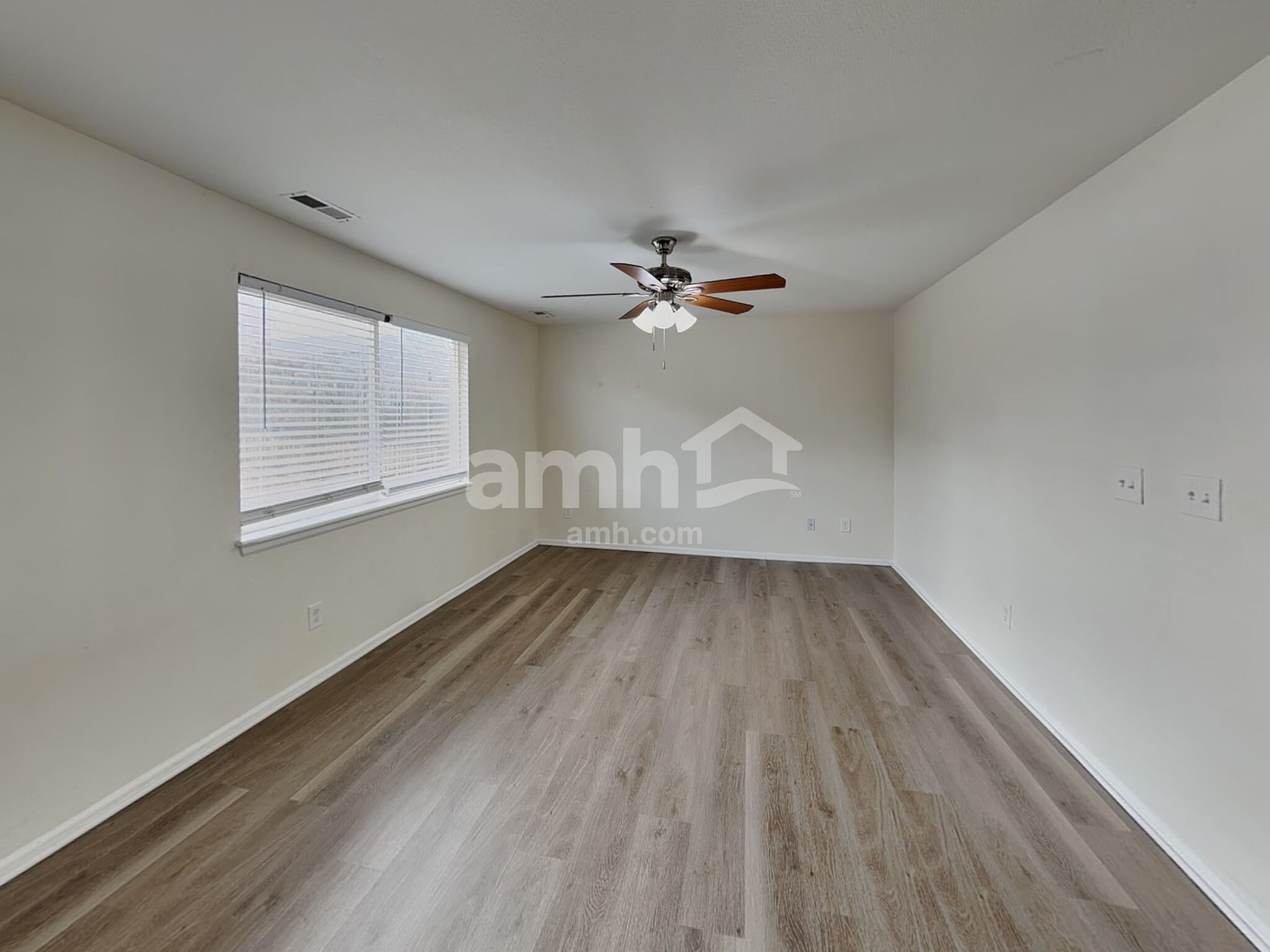 Building Photo - 14592 E 52nd Ave