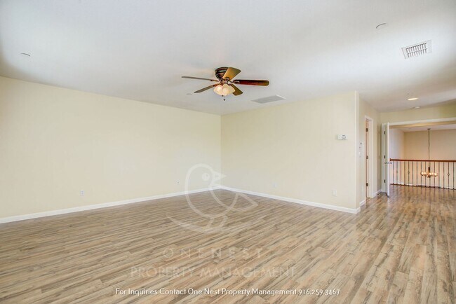 Building Photo - Huge home, Lincoln Crossing - walking dist...