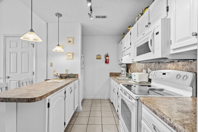 Building Photo - All Inclusive Seasonal Rental Available NOW-3/31/2026