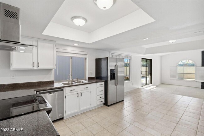 Building Photo - 2150 S Las Palmas