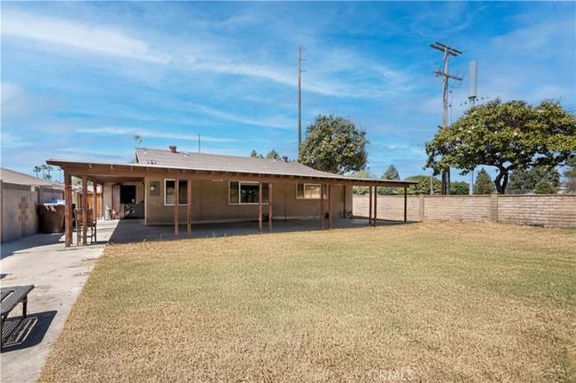 Building Photo - 104 W Bluebell Ave