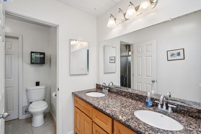 Building Photo - 3767 Gainsborough Dr