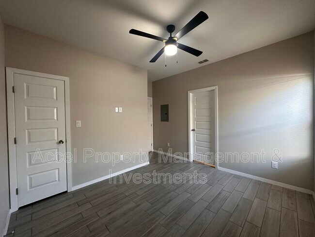 Building Photo - 3405 S Mia Ln