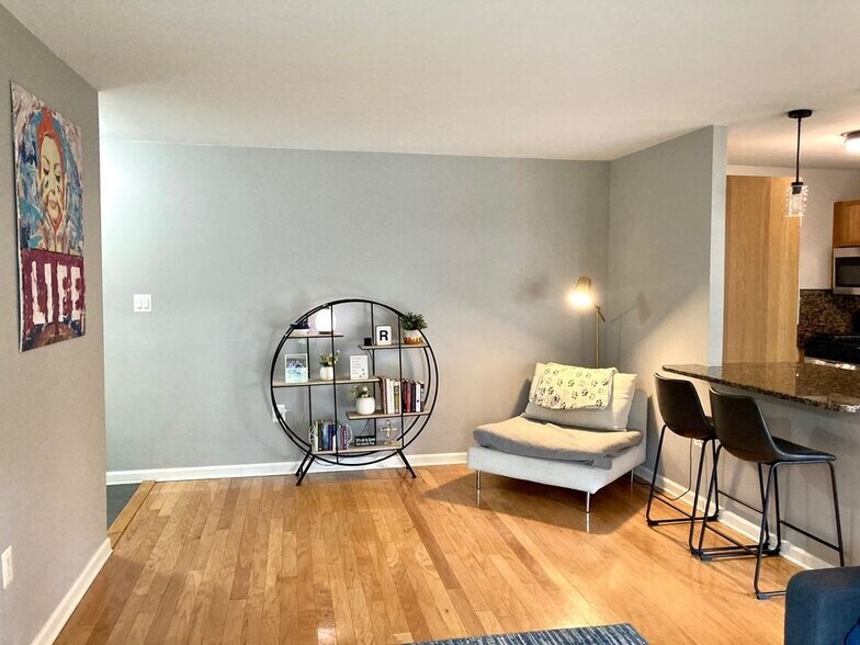 Building Photo - 12209 Braxfield Ct