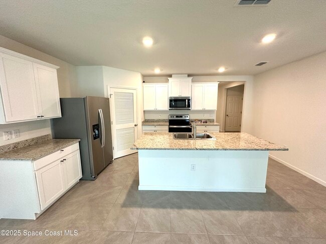 Building Photo - 3353 Bengal Dr