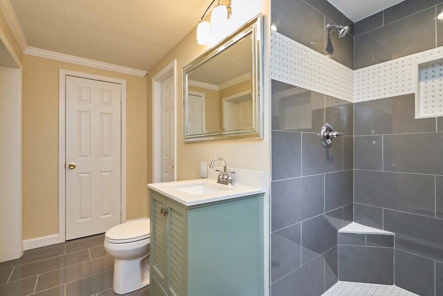 Building Photo - 805 23rd St S