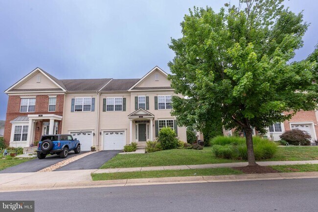 Building Photo - 305 Lewisburg Ln