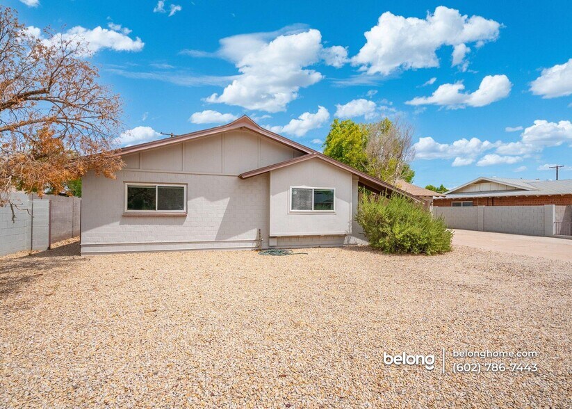 Building Photo - 2809 N Granite Reef Rd