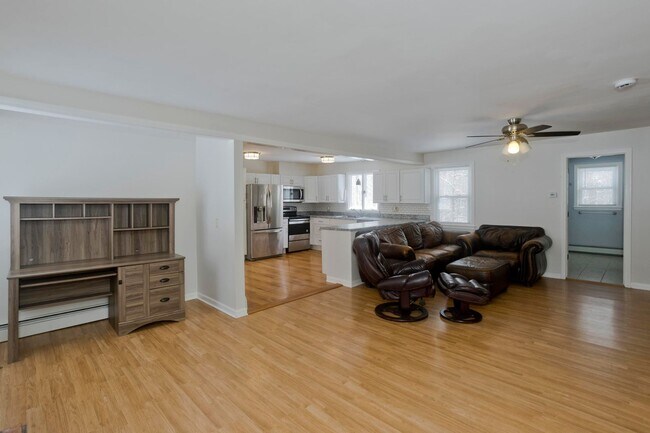 Building Photo - Private 3-Bedroom Single-Family Rental on 10+ Acres - Available for June 1st!