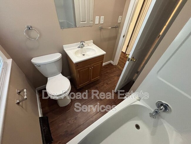 Building Photo - 600 Valleyview Dr