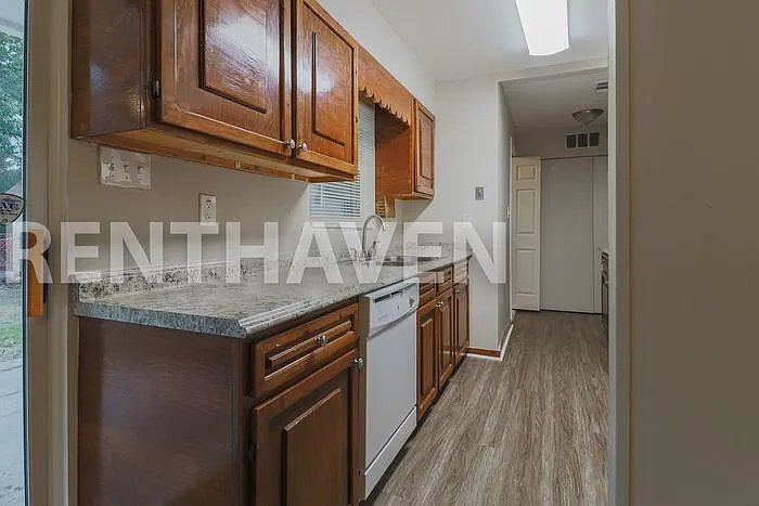 Building Photo - 301 Oregon Trail