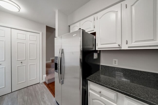 Building Photo - Updated // 3 Bedroom 2 Bathroom Condo // A...
