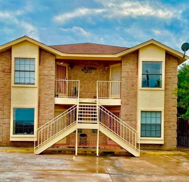 Building Photo - 3319 Mier St