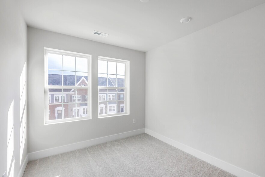 Building Photo - 2273 Marcy Dr